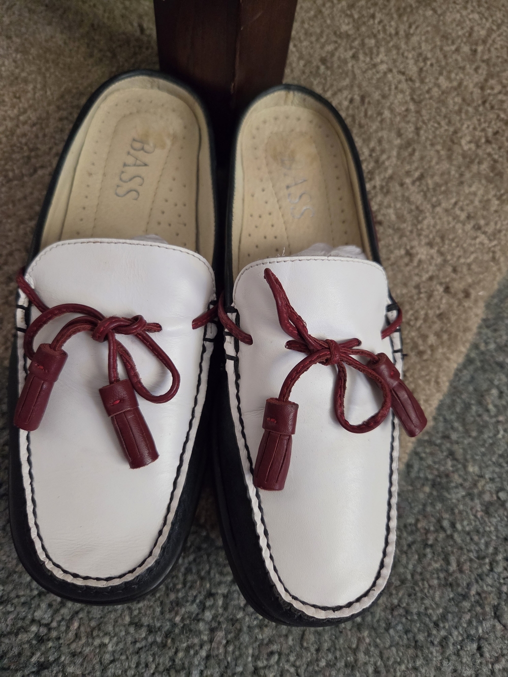 BASS Men’s White Leather Tassel Loafers with Burgundy Accents